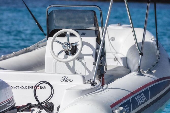 Boat rental for 6 people. No license required. - How No-License Boat Driving Actually Feels