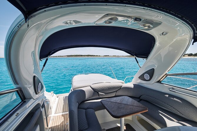 Enjoy an unforgettable experience with the Elegant CRANCHI 47 - Meeting at Botafoc: how the timing and private feel work