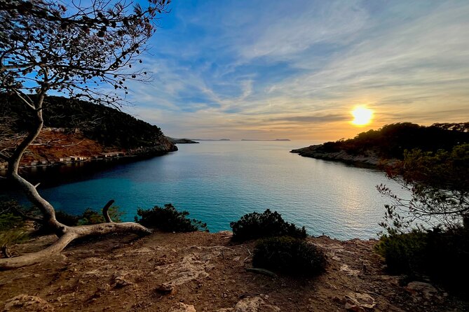Excursion to Cala Salada, Punta Galera and Cala Saladeta paddle surf - Sunset Finish: why ending at golden hour matters