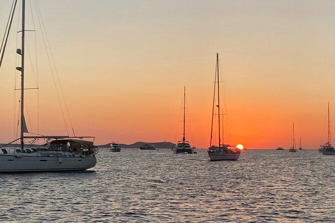 Explore the Beautifull seaside of Formentera. Incl cava, drinks, snacks, .. - Who this Formentera sail is best for