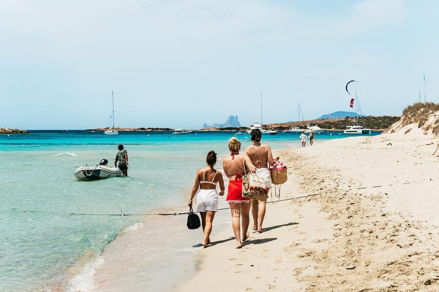 From Ibiza: Sailing Tour to Formentera with Beach Stops - Cala Jondal meet-up and the onboard comfort that sets the tone