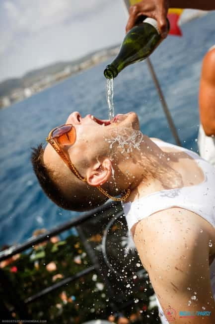 Ibiza Boat party with unlimited drinks, Brunch & pool party - Boarding the Boat Party (14:00 to 17:00) and What Actually Happens
