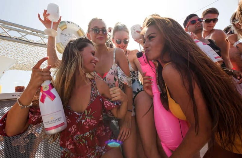 Ibiza: Bottomless Brunch at Ibiza Boat Club with Drinks & DJ - A practical food guide: how to pace drinks and still enjoy the meal
