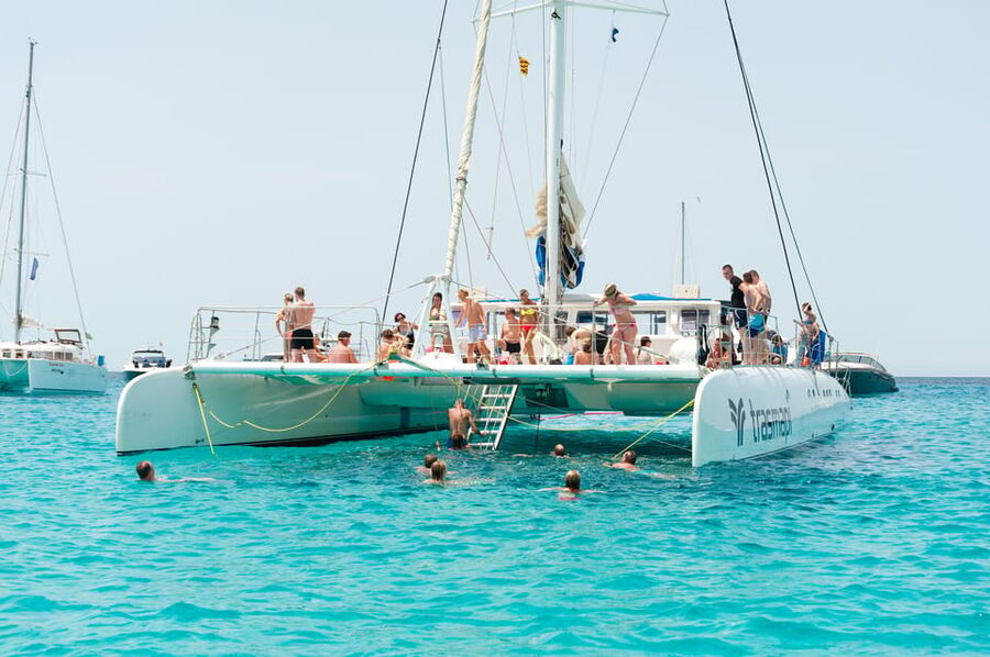 Ibiza: Catamaran Cruise to Formentera with Meal and Drinks - First Swim and Welcome Drinks: Easy Cooling for the Start