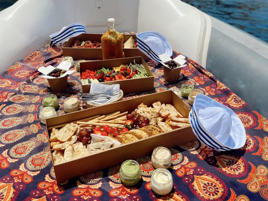 Ibiza: Combo Boat Trip, 4x4 Safari and Es Vedra Sunset Hike - Sunset picnic and sangria: eating well in the best spot