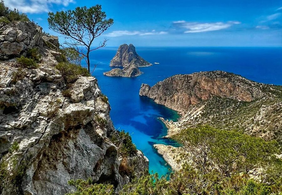 Ibiza: Combo Boat Trip, 4x4 Safari and Es Vedra Sunset Hike - Guide Pablo and a smooth 7-hour flow