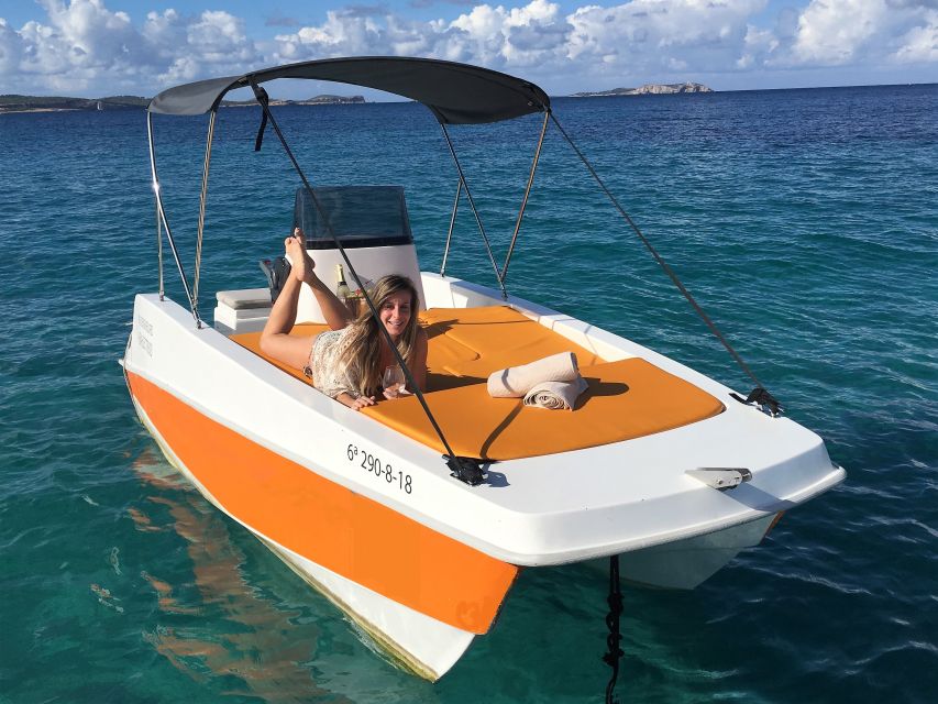 Ibiza: Discover the best coves in a boat driven by yourself - Comfort on board: shade, solarium space, and keeping drinks cool