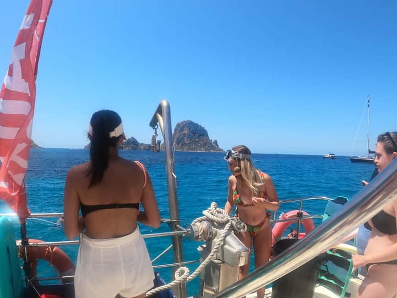 Ibiza: Es Vedrà Boat Tour with Swimming Stop - The 4-hour flow: cruise, photo stops, swimming, aperitif, sunset