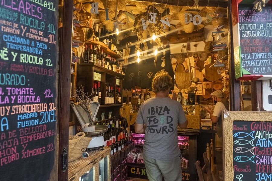 Ibiza: Guided Food Tour of Ibiza Town with Tastings - Why Ibiza Town’s Food Walk Makes Sense at Night