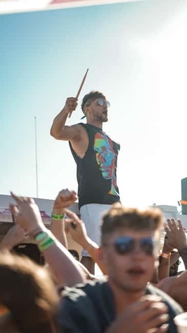 Ibiza: Party Boat w/ Drinks, Live Performances, DJ & Dancers - On Board for 3 Hours: House DJs, Sax and Percussion, and Dancers