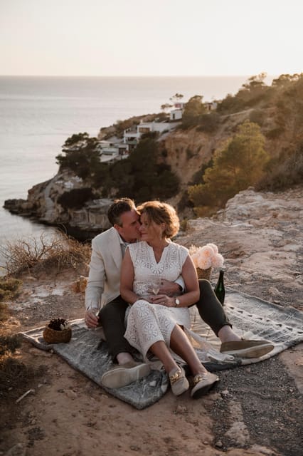 Ibiza: Photoshoot at Es Vedrá panoramic viewpoint & sunset - What to wear (and why bringing a second outfit changes everything)
