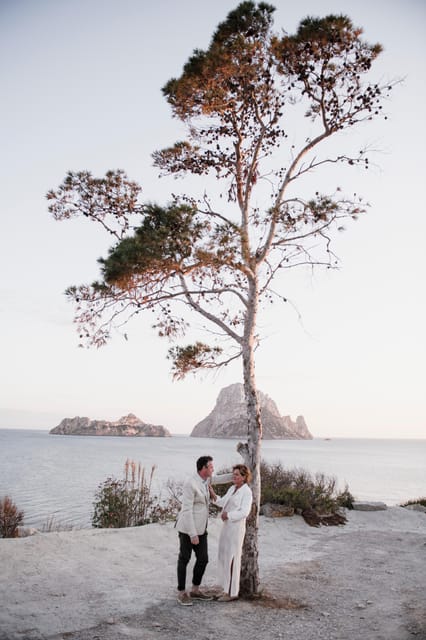 Ibiza: Photoshoot at Es Vedrá panoramic viewpoint & sunset - The 1-hour flow: meeting point to sunset photos