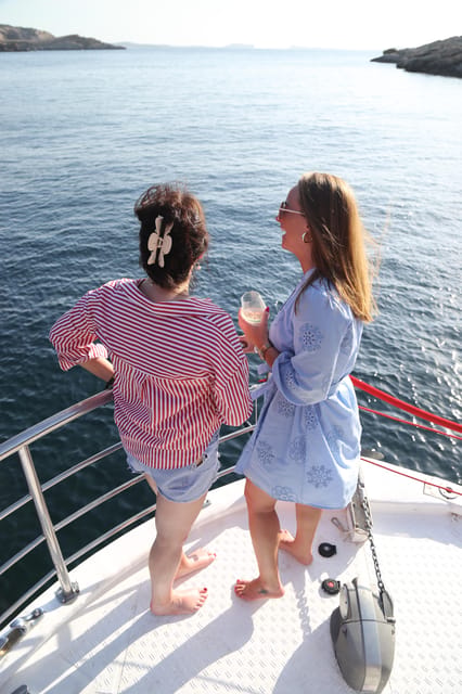 Ibiza: Scenic Cruise with Tapas and Drinks - Open Bar and Tapas: How to Make This Value Work for You