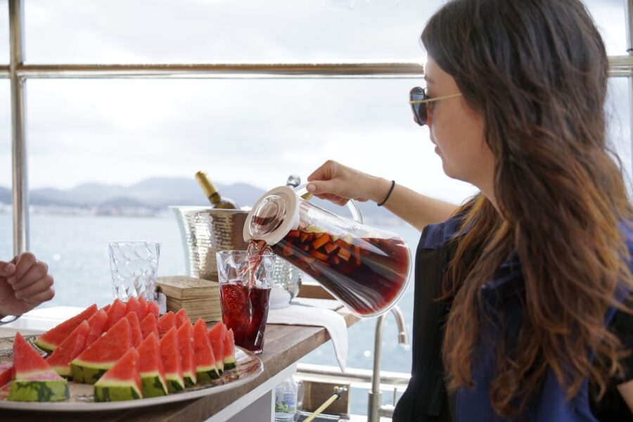 Ibiza: Scenic Cruise with Tapas and Drinks - Crew and Overall Quality: What the High Rating Signals