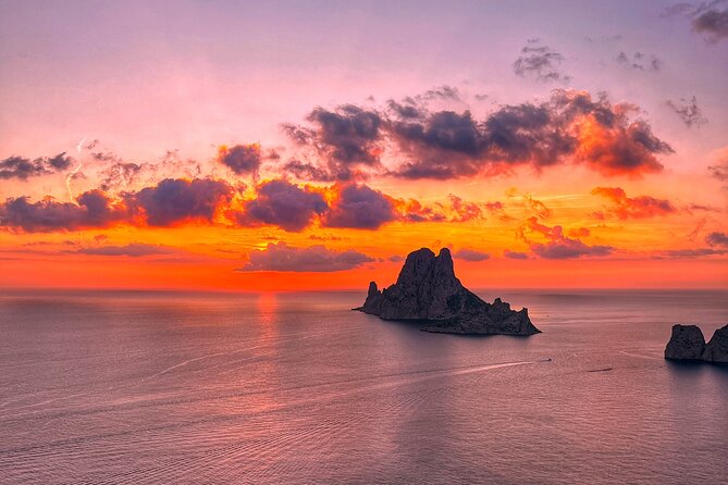 Ibiza - Secret Spots 4X4 Tour in Land Rover Defender - Stop 2: Es Vedrà viewpoint for big views and better photos