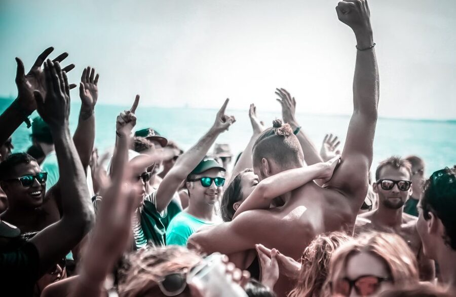Ibiza: Sunset Boat Party at Ibiza Boat Club with Open Bar - Who this sunset boat party is best for