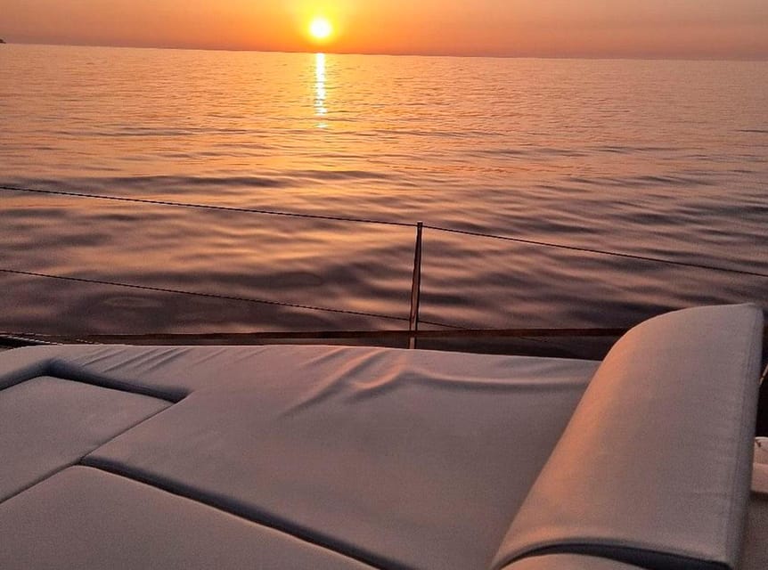 Ibiza: Sunset boat trip with appetizers, only up to 6 guests - The 2.5-hour flow: what happens on the water