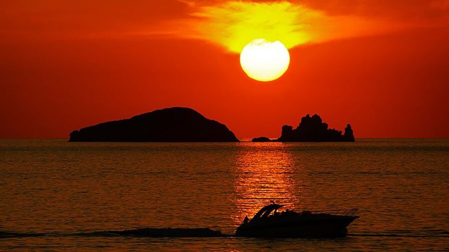 Ibiza: Sunset Cave Snorkeling Cruise - Onboard Comfort, Gear, and Who This Cruise Fits