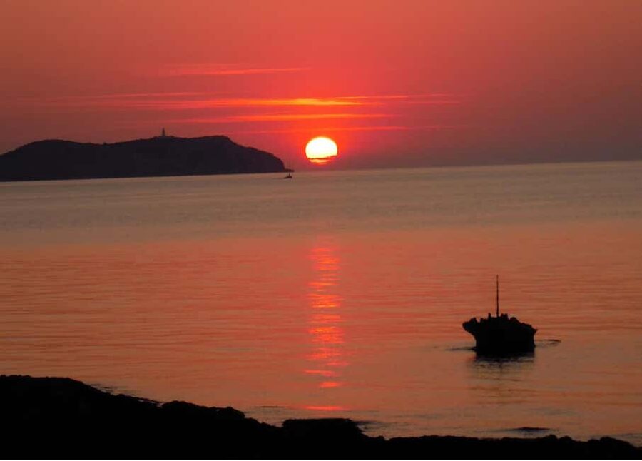 Ibiza: Sunset Private Sailboat with Tapas & Premim Open Bar - Key things that make this Ibiza sunset sail work
