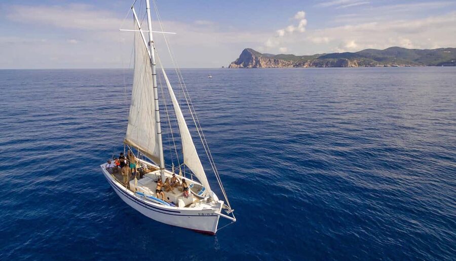 Ibiza: Sunset Private Sailboat with Tapas & Premim Open Bar - A restored 1930s sailboat changes the mood fast