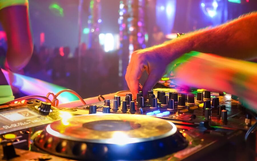 Learn to mix with a professional DJ in Ibiza - Why learn to mix in Ibiza with Bruno from Ibiza