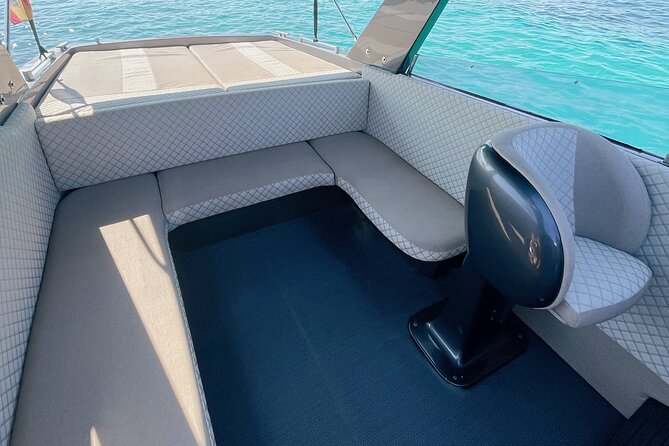 Living the Dream on board of this amazing boat Tullio Abbate 42 - Tullio Abbate 42 and the crew vibe: built for a smooth day at sea