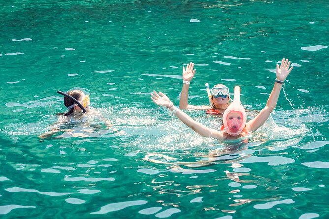 Private Boat Experience in Ibiza - Onboard comfort you’ll actually use: solárium, WC, cabin, fridge, sound system
