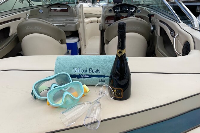 Private boat rental with snorkel in San Antonio, Ibiza - The skipper experience: smooth sailing and a friendly, professional tone