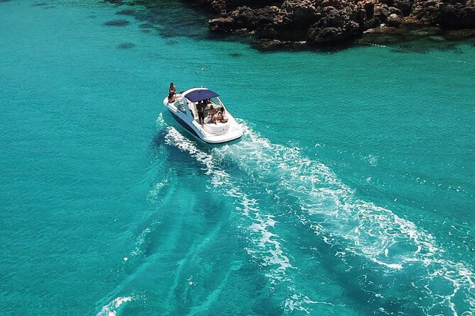 Private Charter 30ft Sports Yacht - Price and value: $828.97 for up to 9 people