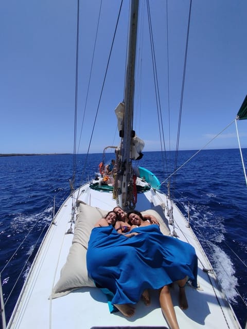 Private Sailboat Day-Trip from IBIZA to FORMENTERA - Formentera sailing time: the calm stretch where you settle in