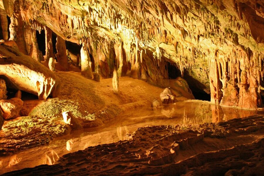 Puerto de San Miguel: Can Marçá Cave Guided Tour with Entry - Guide-led and multilingual: Spanish, English, French