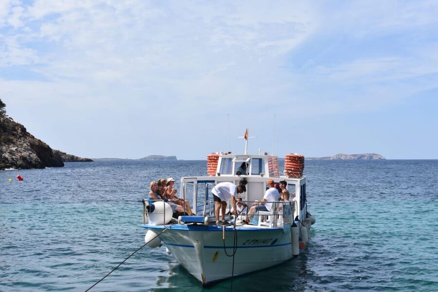 Sant Antoni: Round-Trip Ferry Transfer to Cala Salada Beach - Cala Saladeta: Fine Sand, a 10-Minute Path, and Rocky Access