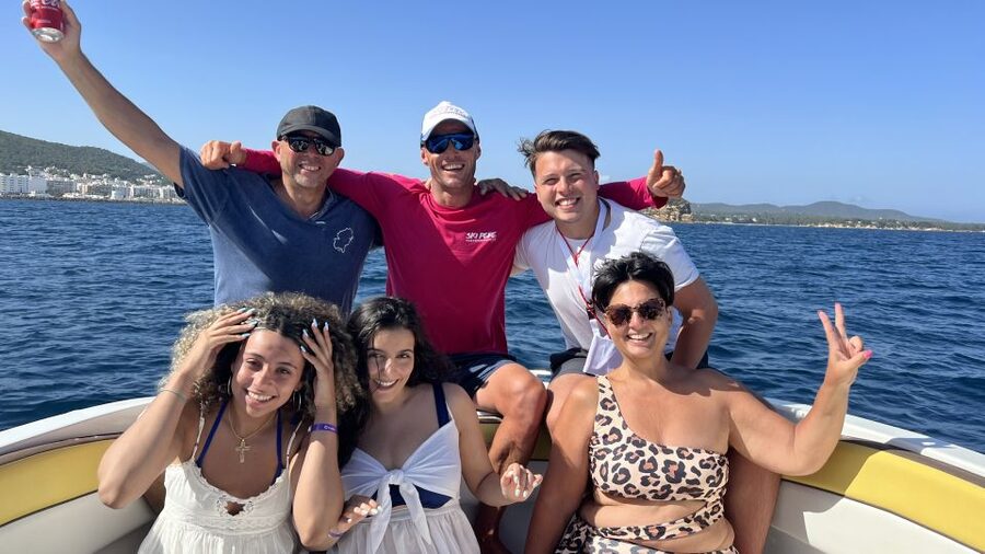 Santa Eulària des Riu: Parasailing Boat Cruise with Drinks - Onboard Energy: Music, Drinks, and a Calm Crew