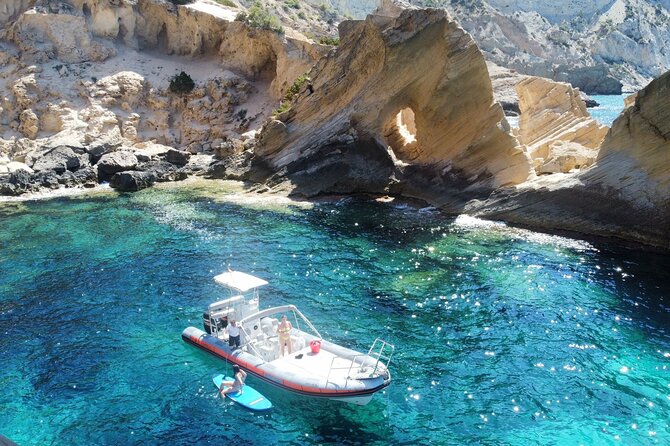 Speedboat tour to Es Vedra & Atlantis Ibiza - The ride experience: driver energy, music, and keeping things fun