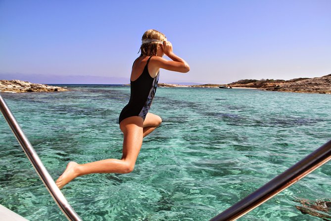 Sunseeker Mohawk 29 Ibiza and Formentera Boat Experience - On-Board Comfort: Snorkeling Kit, Towels, SUP, and Drinks