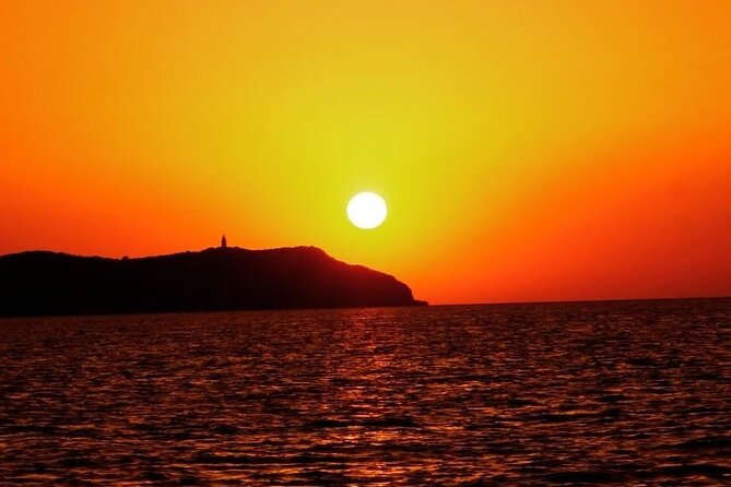 Sunset Beach Tour 3 HS all Inclusive ( Paddle boards , Kayaks & Snorkeling) - What It’s Like on Board: Crew Energy, Music, and the Social Feel