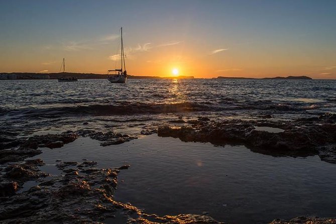 Sunset Catamaran Expedition in front of Cafe Mambo - Entering Club Nàutic Sant Antoni and Starting Off Right