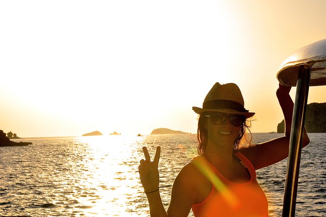 Sunset Catamaran Expedition in front of Cafe Mambo - A Full Day at Sea: What the Schedule Feels Like